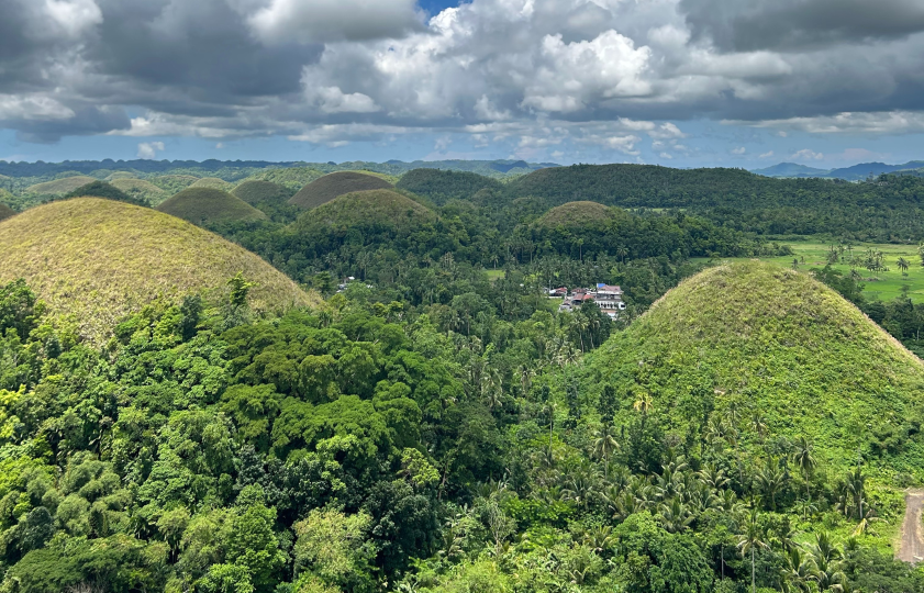 The amazing view on the viewing deck of the Bohol Chocolate Hills